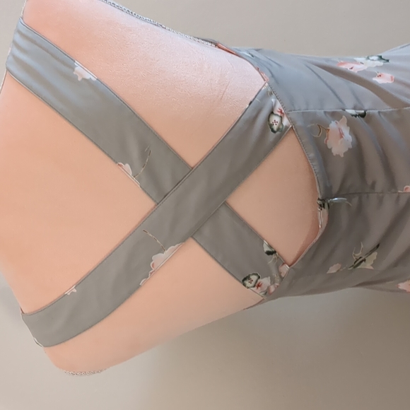 Newport News gray dress with floral accents, sized 4P - Picture 5 of 8